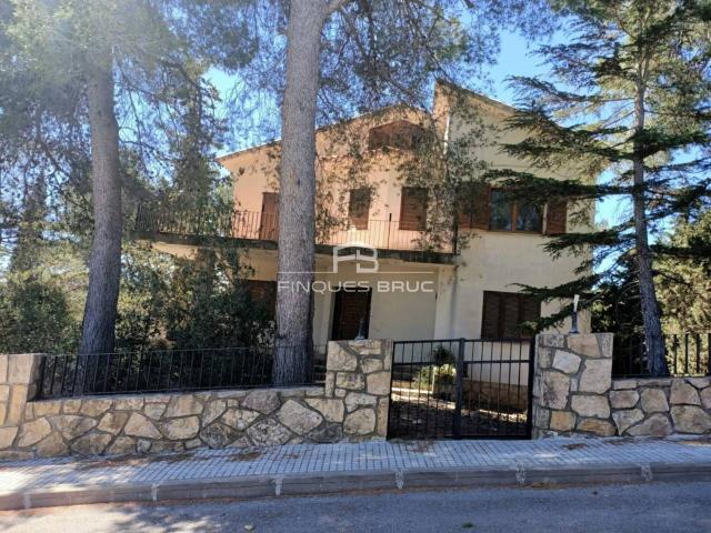Villa en venta en Corbera De Llobregat