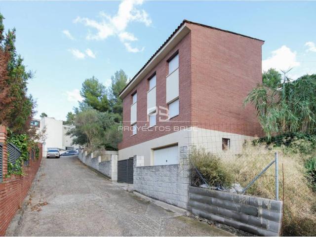 Villa en venta en Corbera De Llobregat