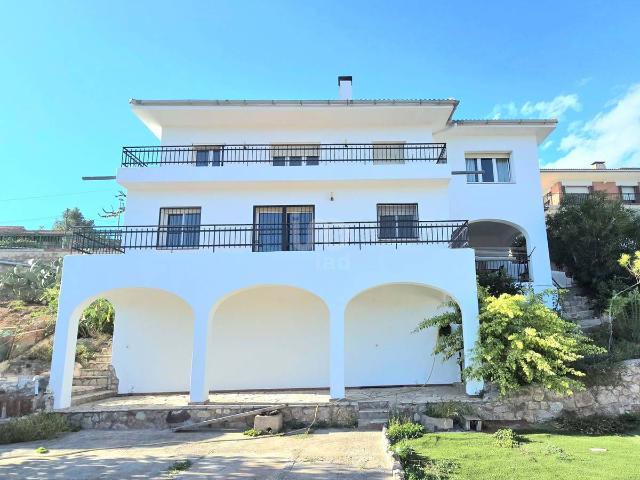 Villa en venta en Corbera De Llobregat