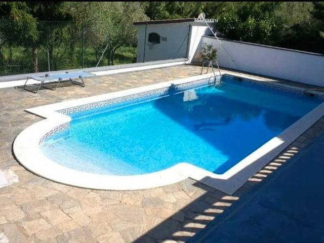 Villa en venta en Corbera De Llobregat