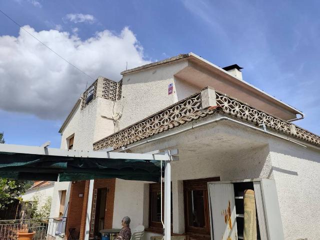 Villa en venta en Corbera De Llobregat