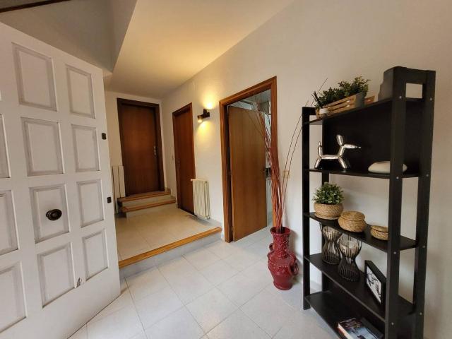 Villa en venta en Corbera De Llobregat