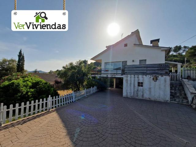 Villa en venta en Corbera De Llobregat