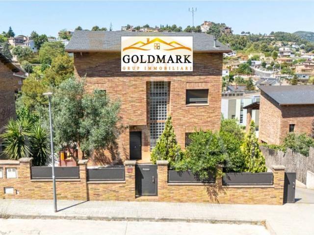 Villa en venta en Corbera De Llobregat