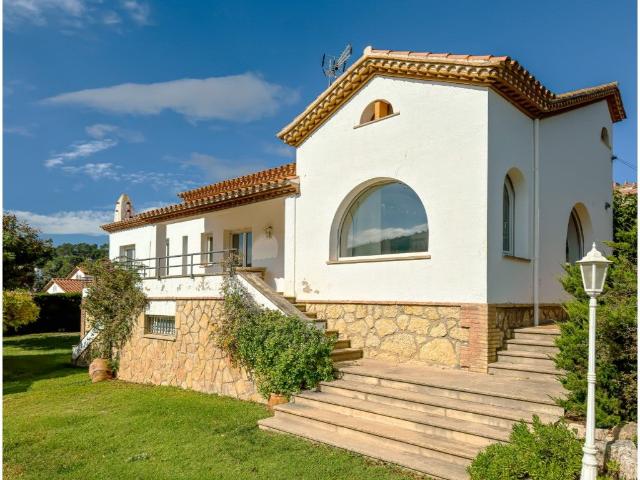 Villa en venta en Corbera De Llobregat