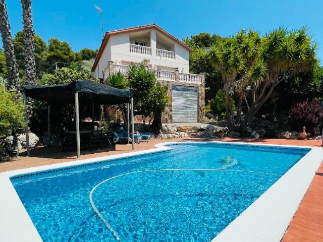 Villa en venta en Corbera De Llobregat