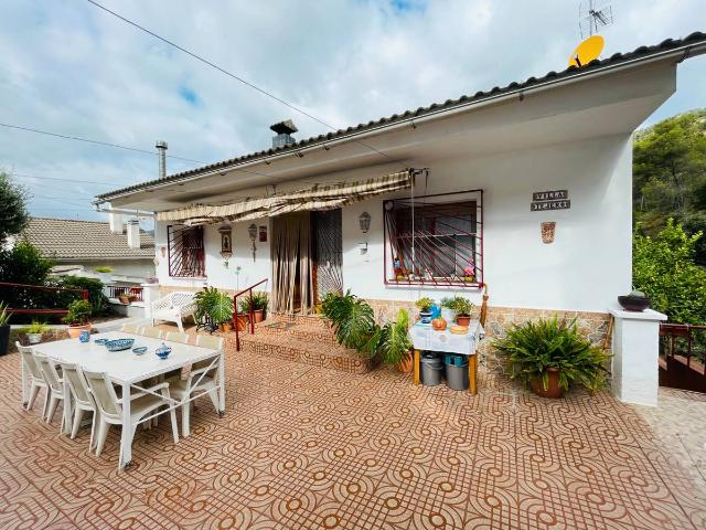 Villa en venta en Corbera De Llobregat