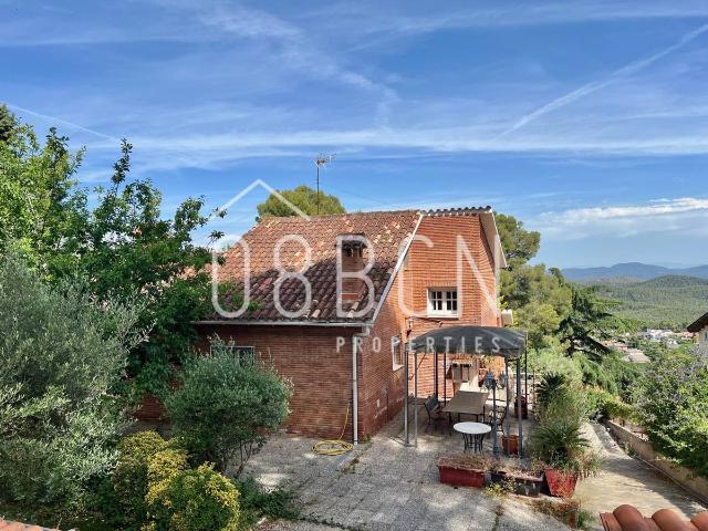 Villa en venta en Corbera De Llobregat
