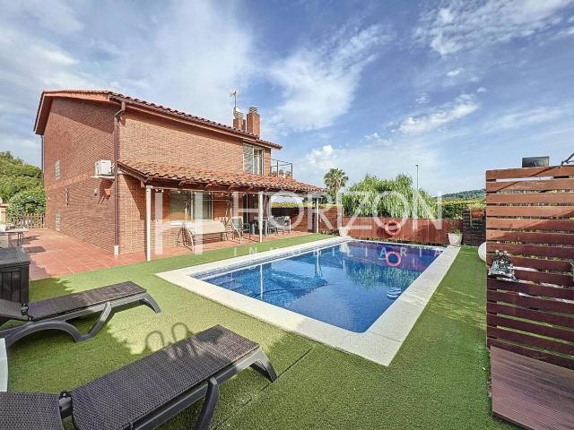 Villa en venta en Corbera De Llobregat