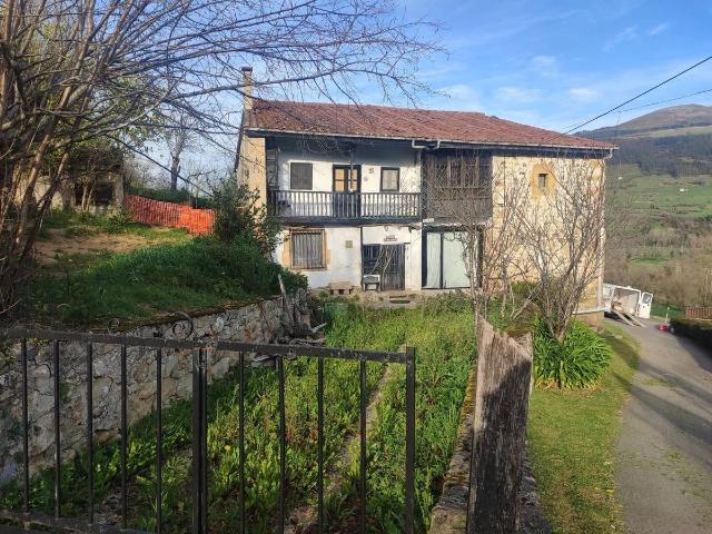 Chalet en venta en Corvera De Toranzo, Cantabria