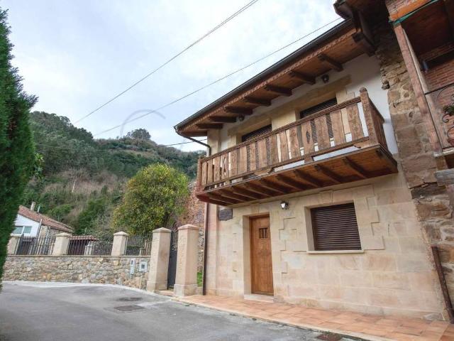 Chalet en venta en Corvera De Toranzo, Cantabria