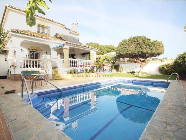Villa en venta en Rincón De La Victoria