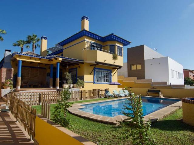 Villa en venta en Rincón De La Victoria