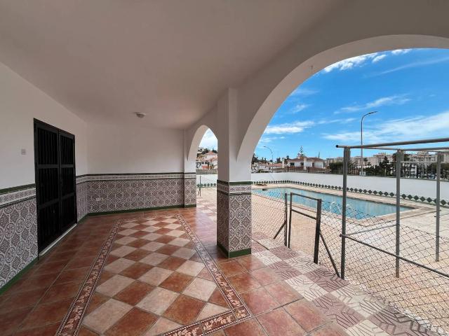 Villa en venta en Rincón De La Victoria