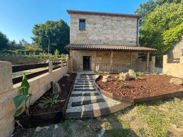 Villa en venta en Crecente, Os Fernández