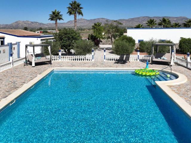Villa en venta en Crevillent