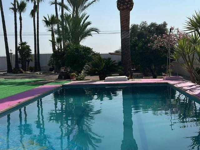 Villa en venta en Crevillent