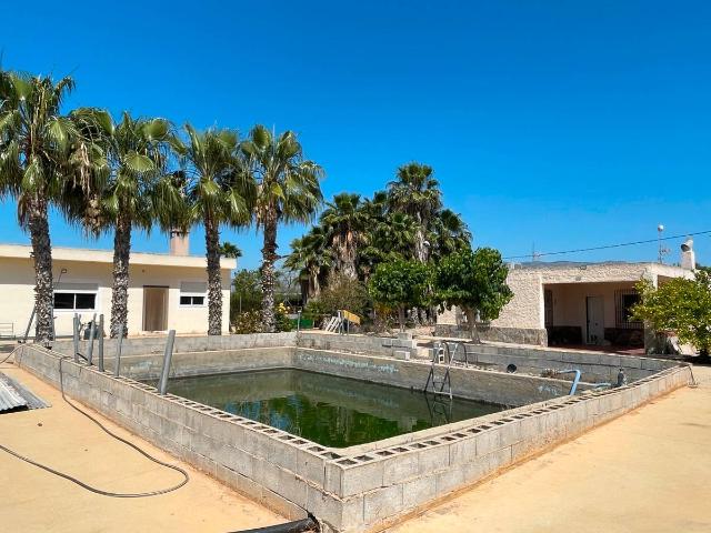 Villa en venta en Crevillent