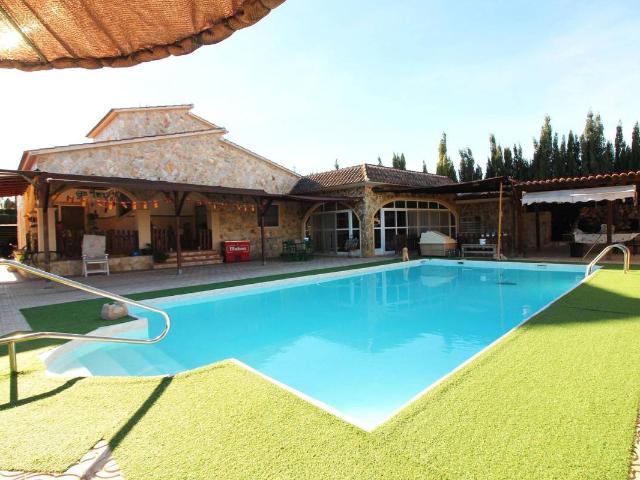 Villa en venta en Crevillent