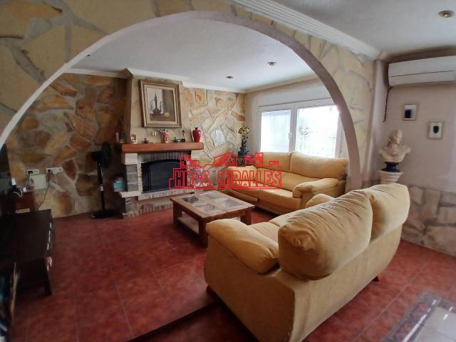 Villa en venta en Crevillent