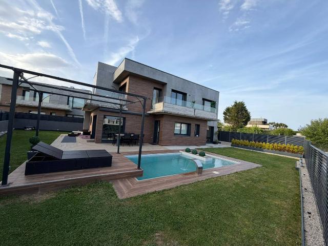 Chalet en venta en Correos, Santander