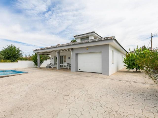 Chalet en venta en Cúllar Vega, Granada