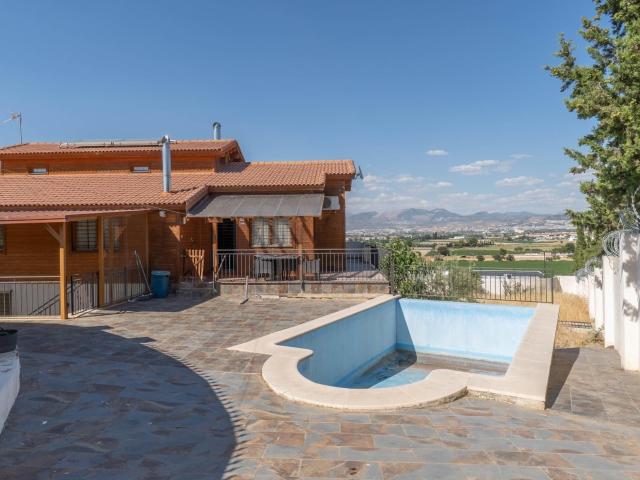 Chalet en venta en Cúllar Vega, Granada