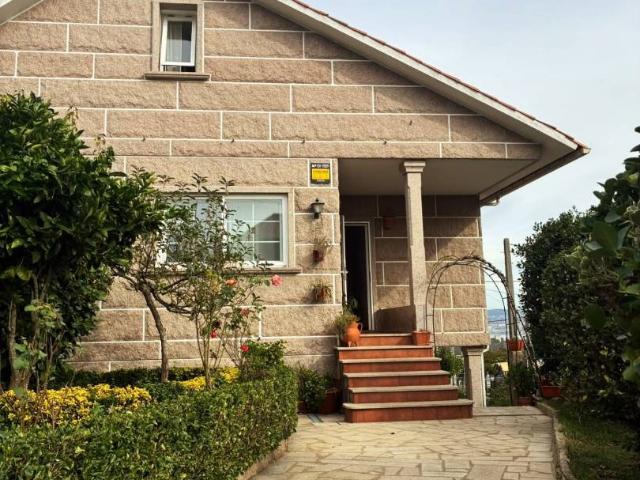 Chalet en venta en O Sinal, Cangas