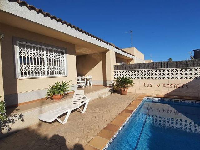 Villa en venta en Deltebre