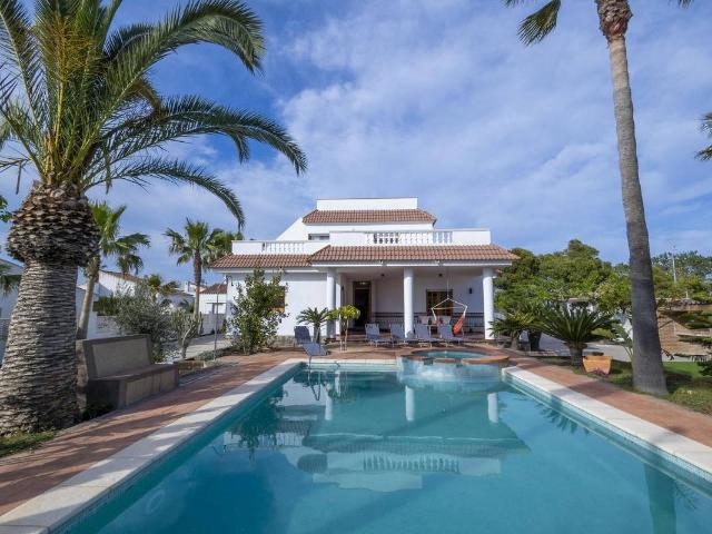 Villa en venta en Deltebre