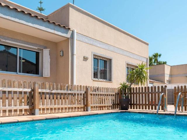 Villa en venta en Deltebre