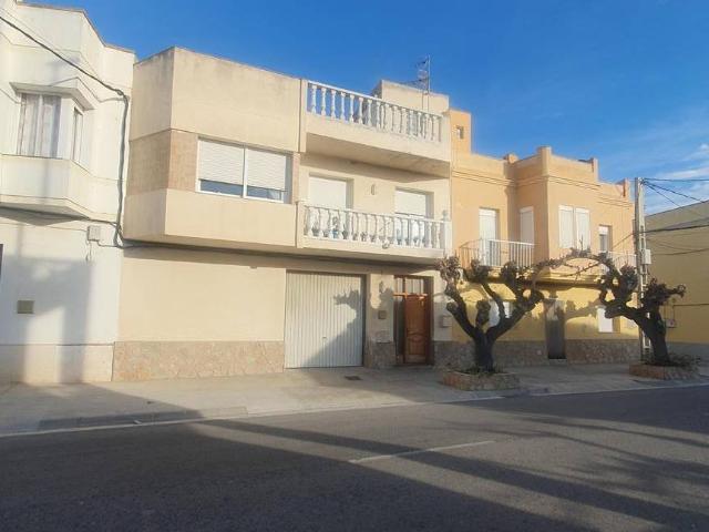 Villa en venta en Deltebre