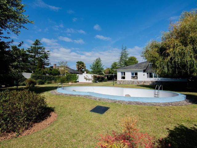 Chalet en venta en Oleiros, A Coruña