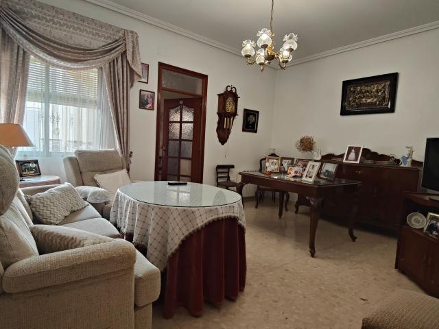 Villa en venta en Don Benito, Barrio de San Sebastián