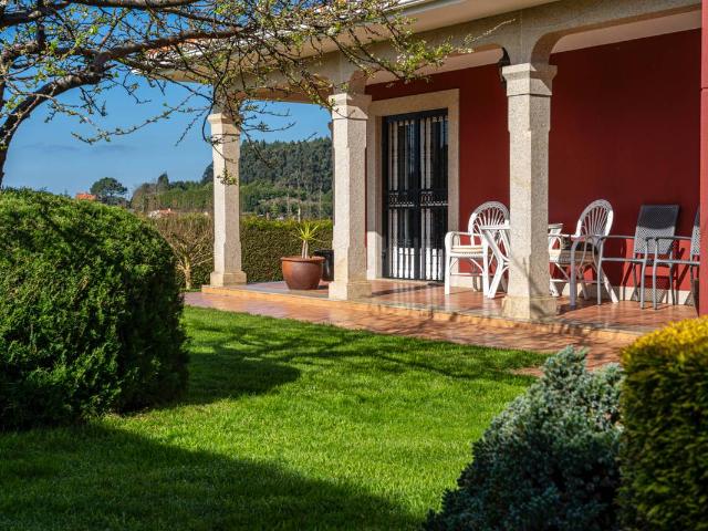 Chalet en venta en Oleiros, A Coruña