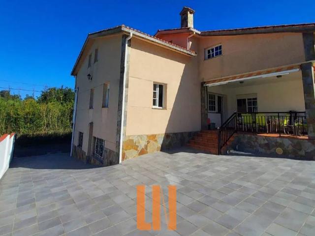 Chalet en venta en Oleiros, A Coruña