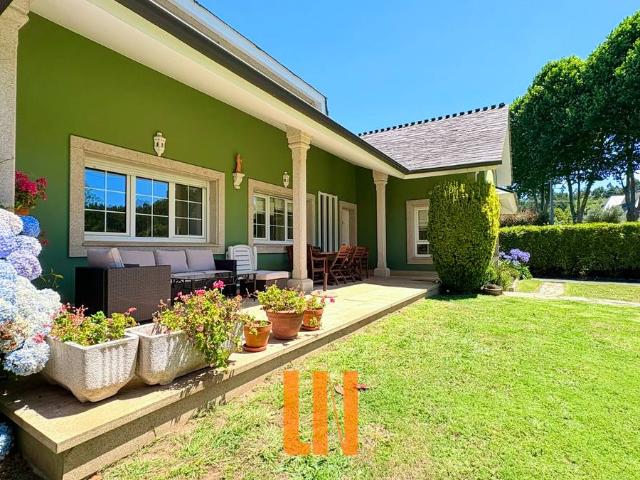 Chalet en venta en Oleiros, A Coruña