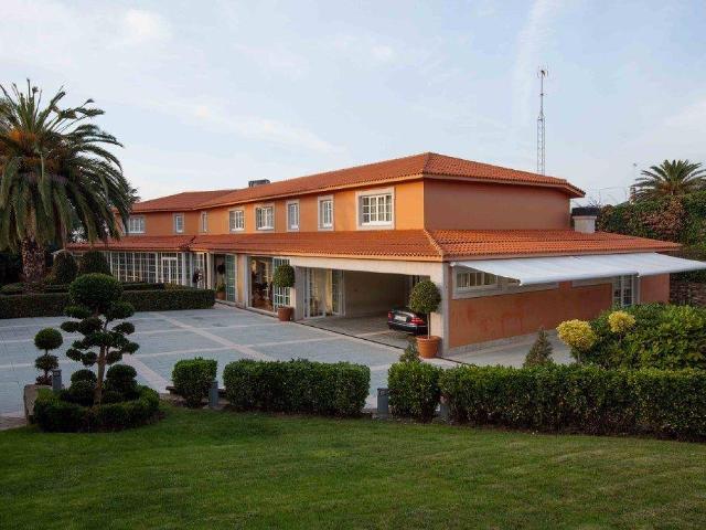 Chalet en venta en Oleiros, A Coruña