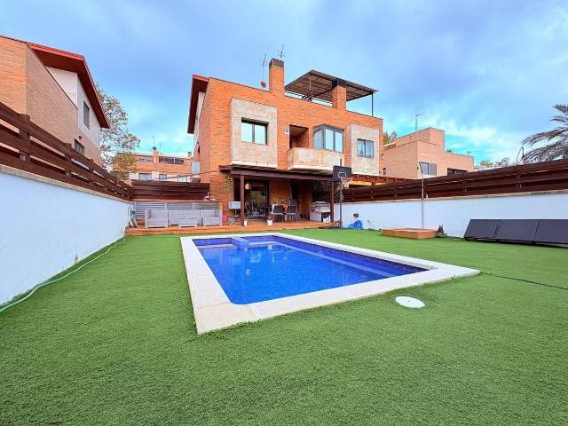 Chalet en venta en Sant Feliu del Racó, Castellar Del Vallès