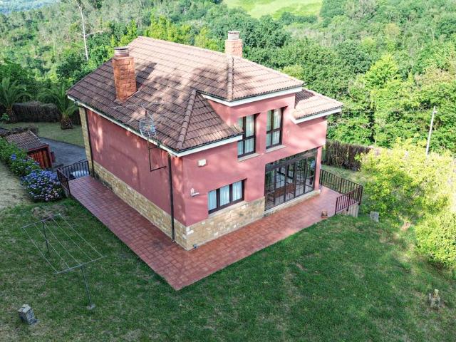 Chalet en venta en Santolaya, Siero