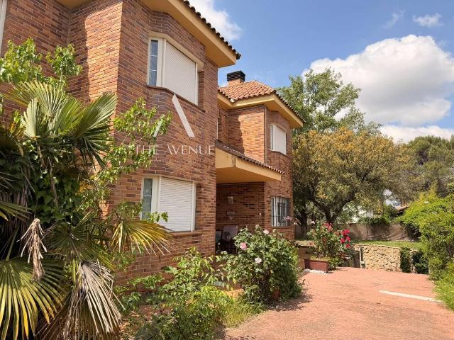 Chalet en venta en Villaviciosa De Odón, Madrid