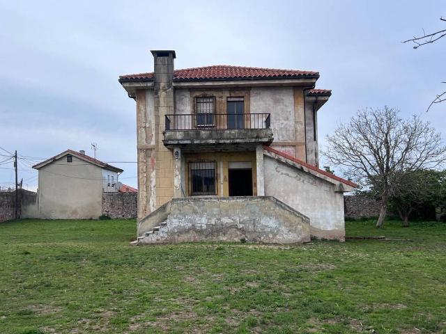 Chalet en venta en El Quirinal, Avilés