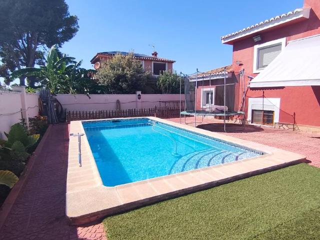 Chalet en venta en Los Almendros, l'Eliana