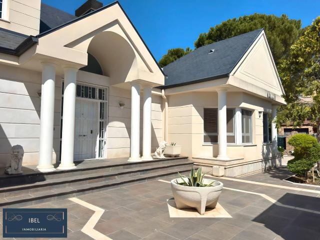 Villa en venta en El Casar