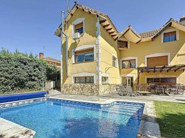 Chalet en venta en El Casar