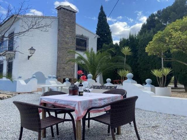 Villa en venta en El Castell De Guadalest