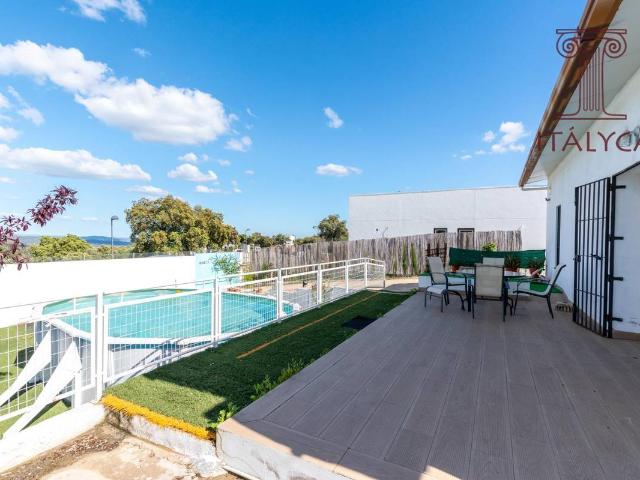 Villa en venta en El Castillo De Las Guardas, Barriada Cruz Marín