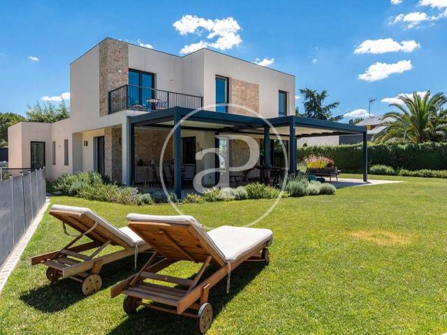 Villa en venta en Boadilla Del Monte