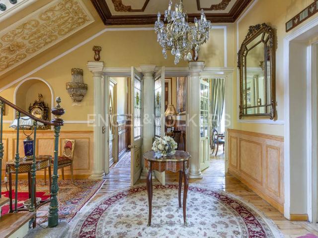 Villa en venta en Madrid, Cortes