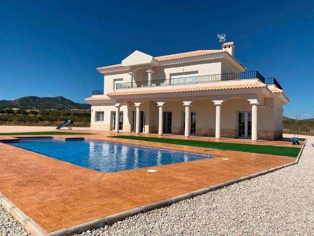 Villa en venta en El Pinós